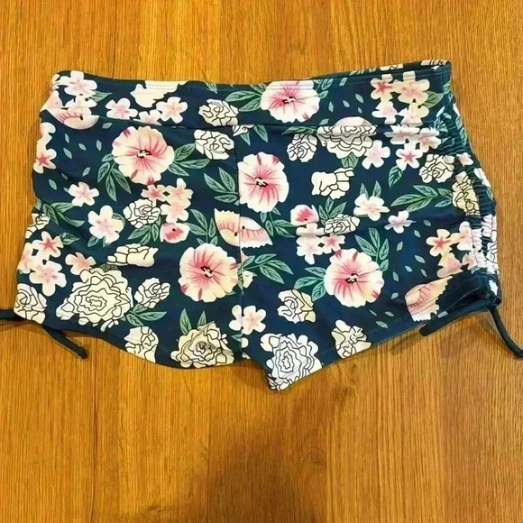 Court de vague women’s flower print swim shorts- Large - Picture 2 of 5